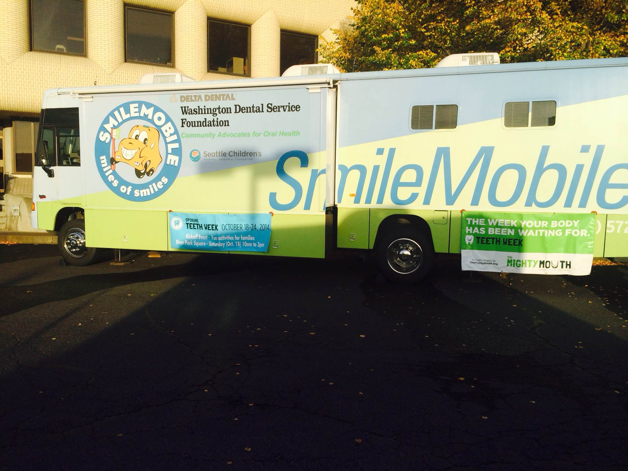 Mobile dental clinic stops in Spokane to offer low-cost care | krem.com