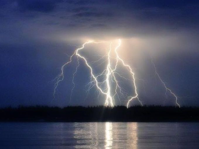 650 lightning strikes across western WA in one day