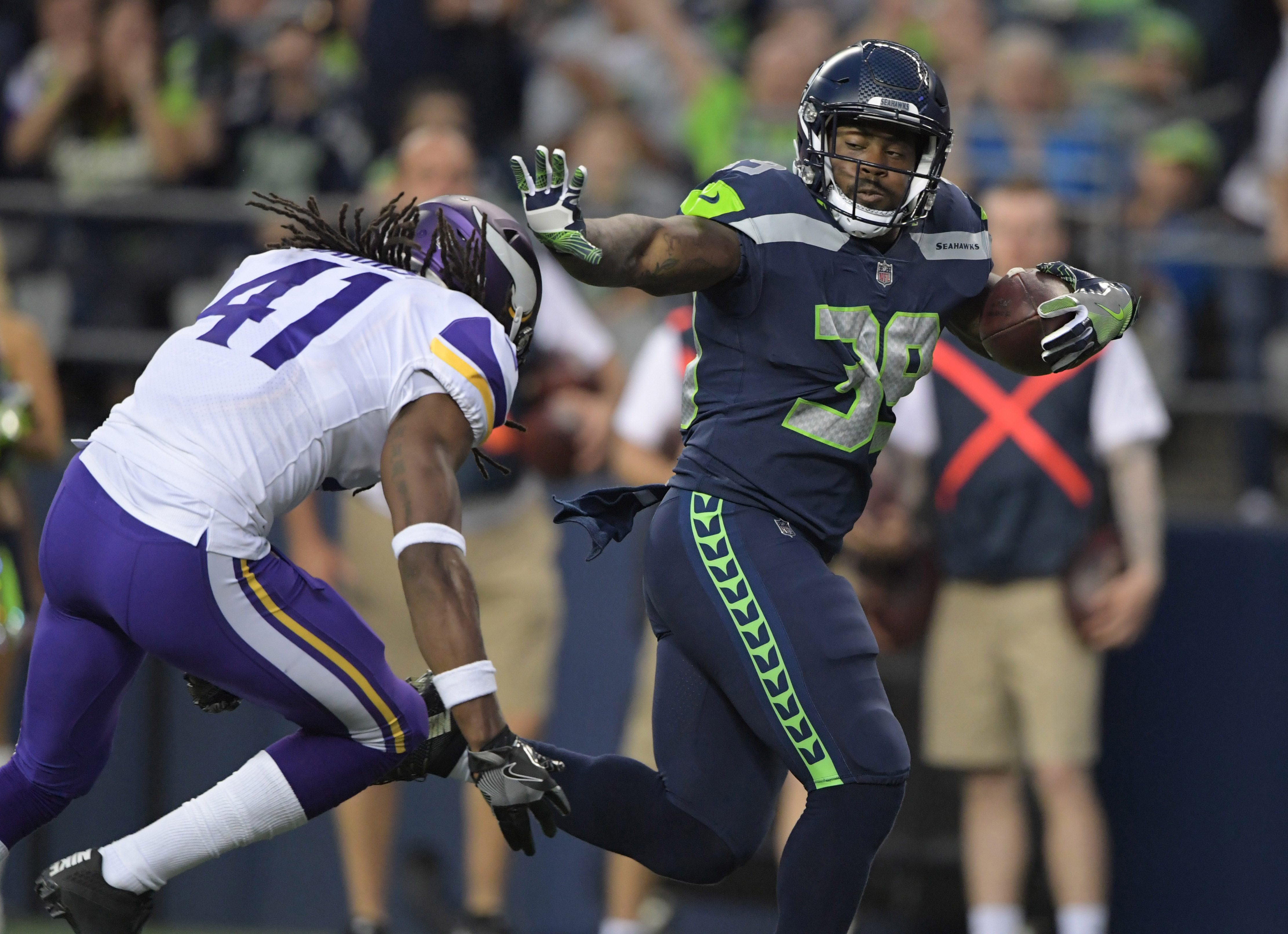 Seahawks take down Vikings in preseason win, Fant carted off with injury