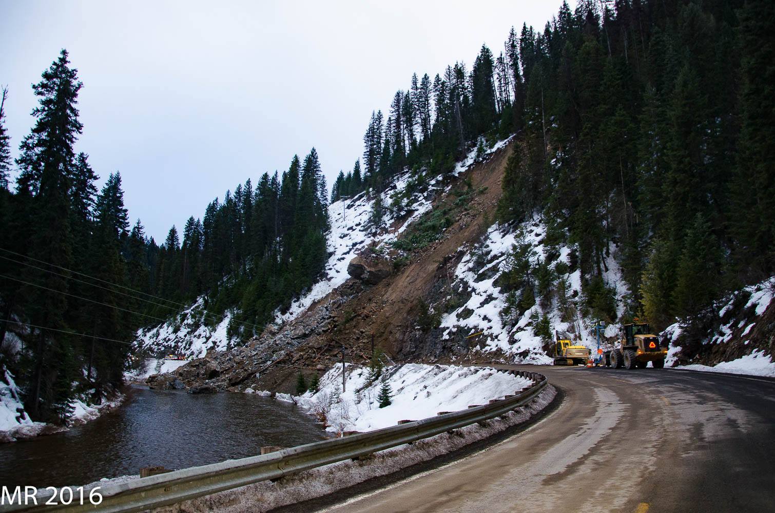 Landslide dumps 500-feet of debris near Elk City | krem.com